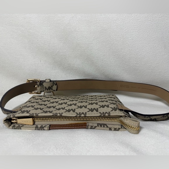 Michael Kors Women's Cream and Tan
Belt Bag - Picture 11 of 14